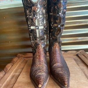 Vintage Corral Cutout Cross Boots